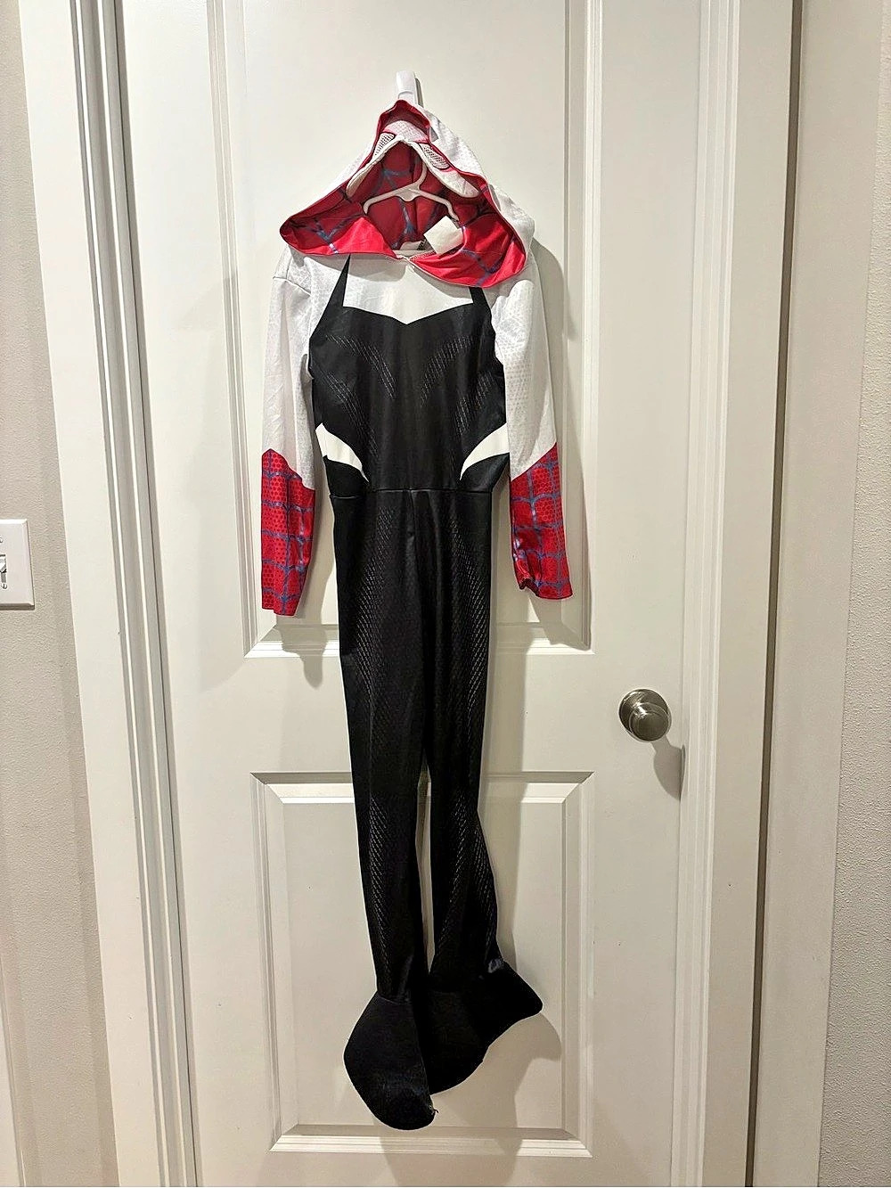 Marvel Spider- Gwen Girls Costume in Black & Dark Pink- Size Small 5-6